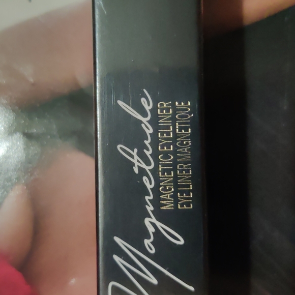 B Magnetude Bundle 💋 Tori Belle magnetic lashes and liner - Picture 4 of 5